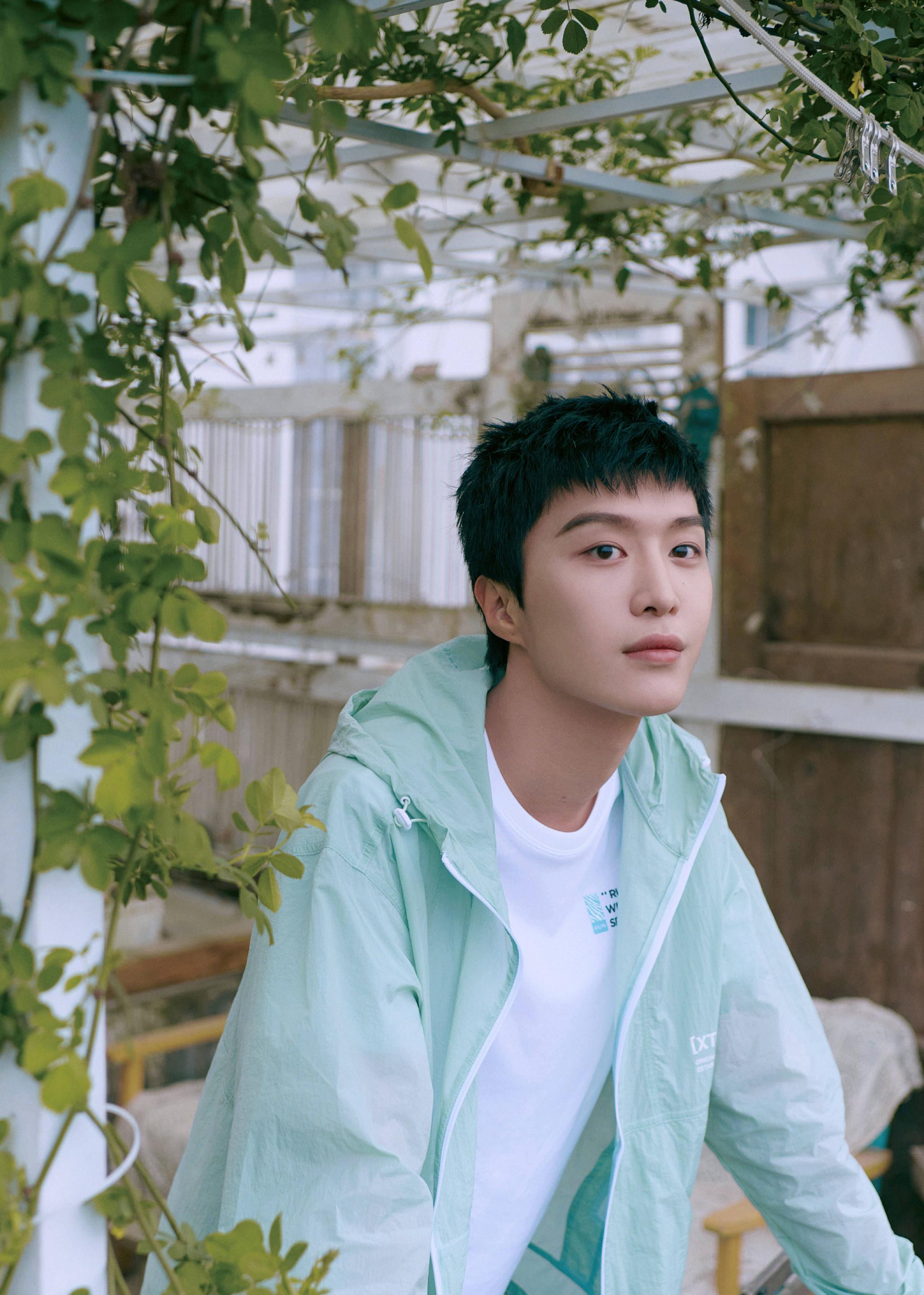 范丞丞的生日微博评论区,有被丞星的留言暖到 两个时空交接,归去来时