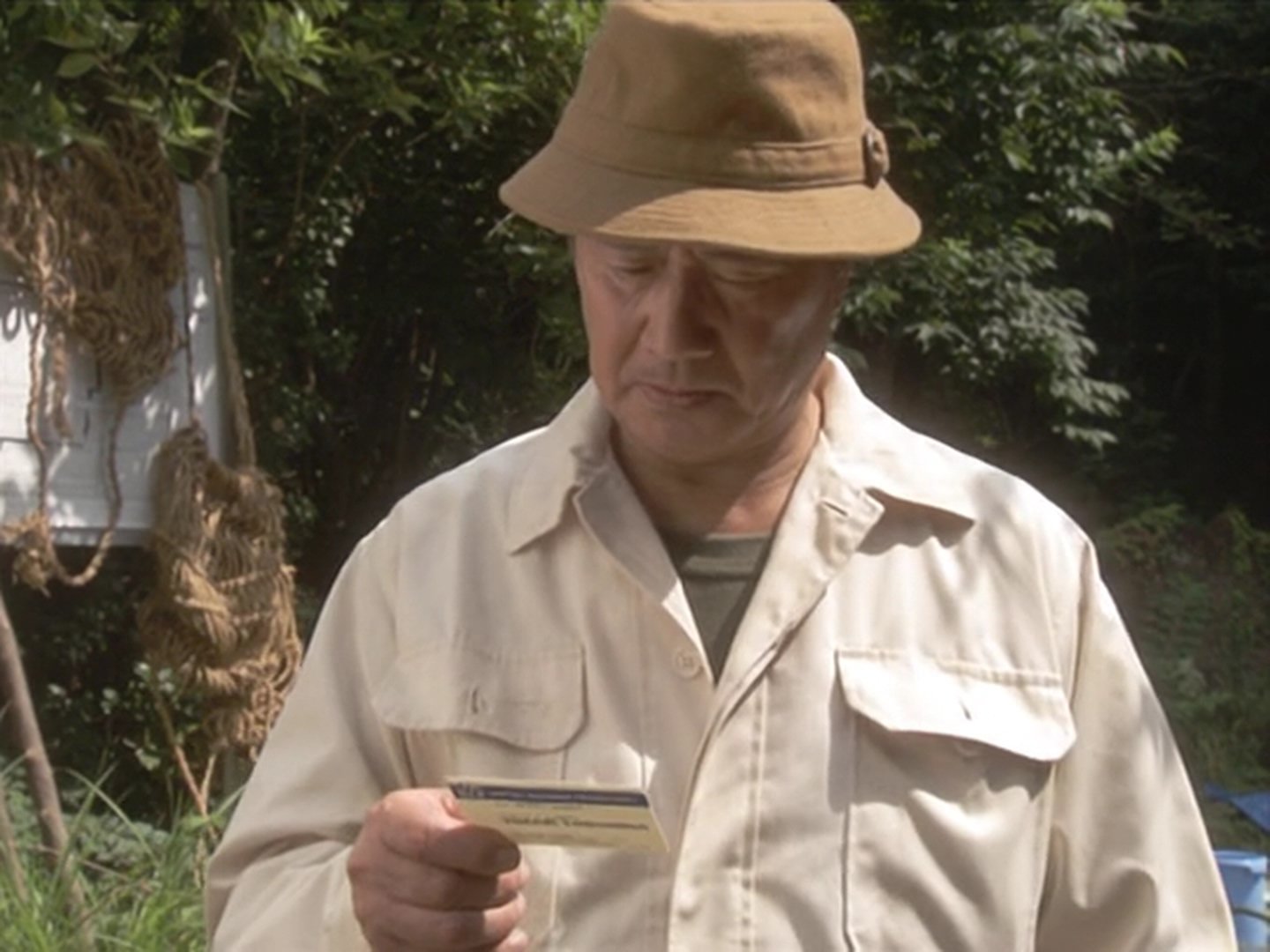 考古学者尾崎博士(森次晃嗣 饰)