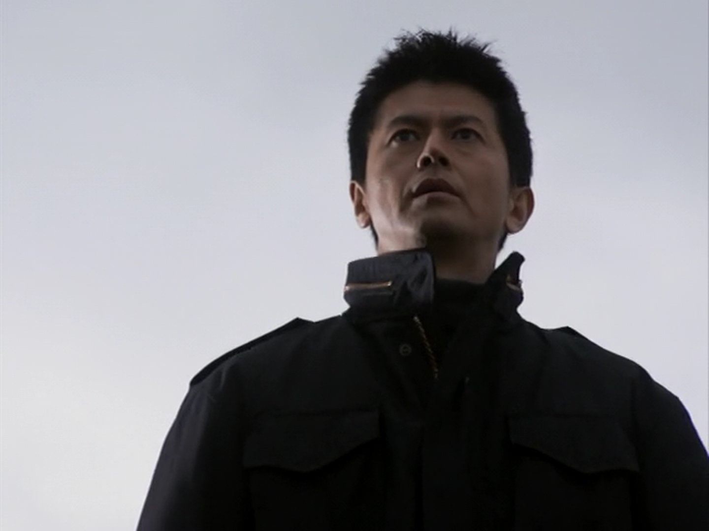 芹泽队长变身为神秘的蓝色巨人!