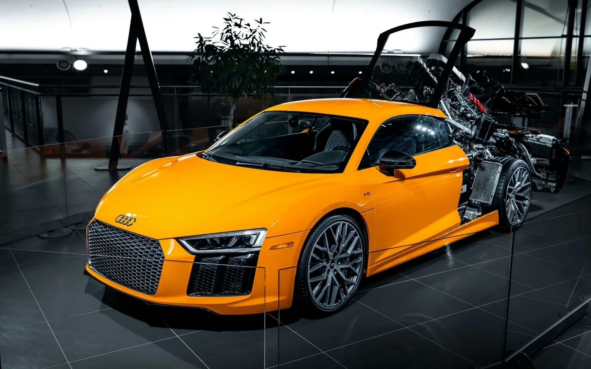 5.2L V10 NA Beast Audi R8 V10 Plus 机械之美 by ML Momentum__财经头条