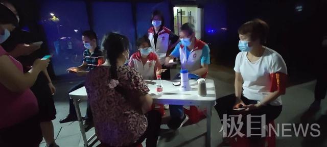 探访再现感染者的广州越秀：东海大厦已设围挡，社区连夜检测核酸休闲区蓝鸢梦想 - Www.slyday.coM