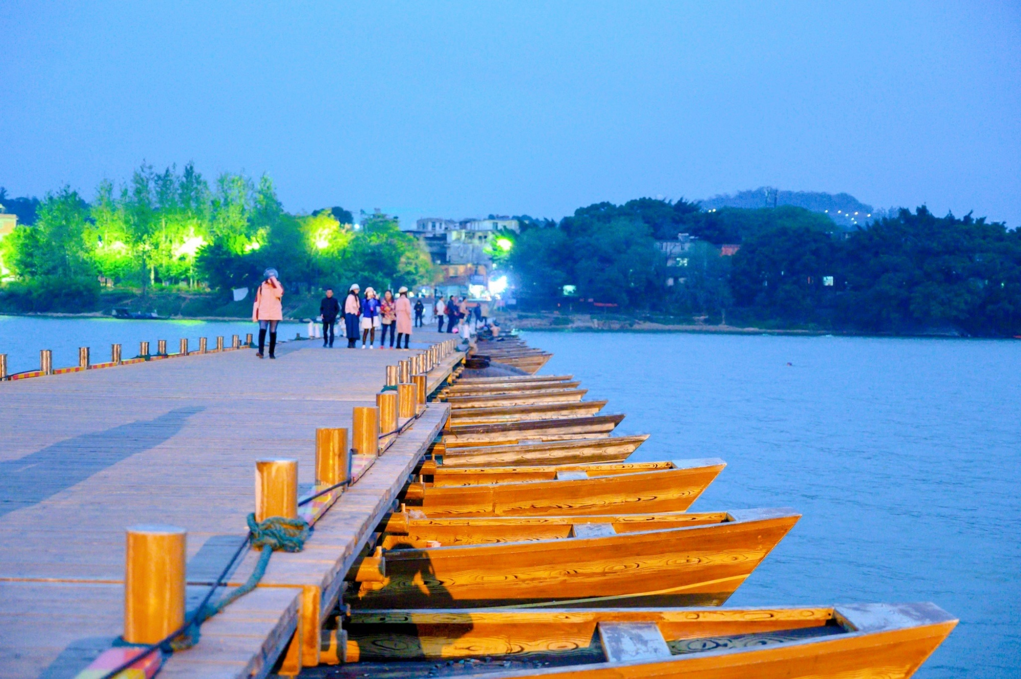 赣州宋朝遗迹众多,迄今以800多年历史的古浮桥堪称一绝