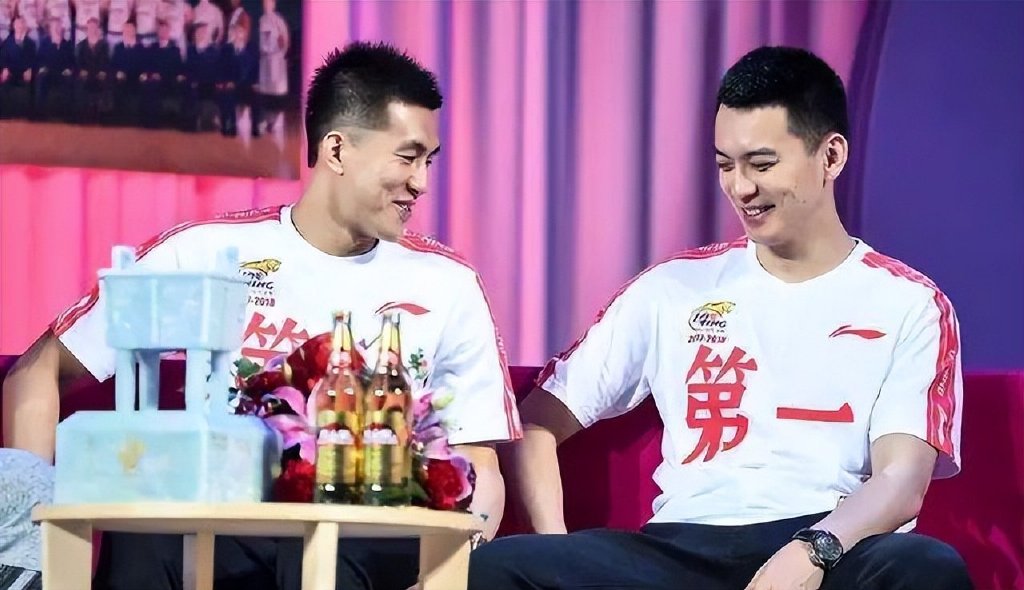 深夜23点,郭艾伦杨鸣首次同框!