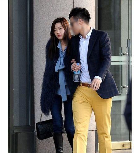 全智贤被造谣离婚了,丈夫求生欲极强：别瞎说!我想当全智贤老公休闲区蓝鸢梦想 - Www.slyday.coM