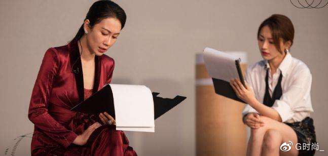 温峥嵘的美藏在气质里,条纹西装简约大气,红色显出高级女人味休闲区蓝鸢梦想 - Www.slyday.coM 温峥嵘的美藏在气质里,条纹西装简约大气,红色显出高级女人味休闲区蓝鸢梦想 - Www.slyday.coM