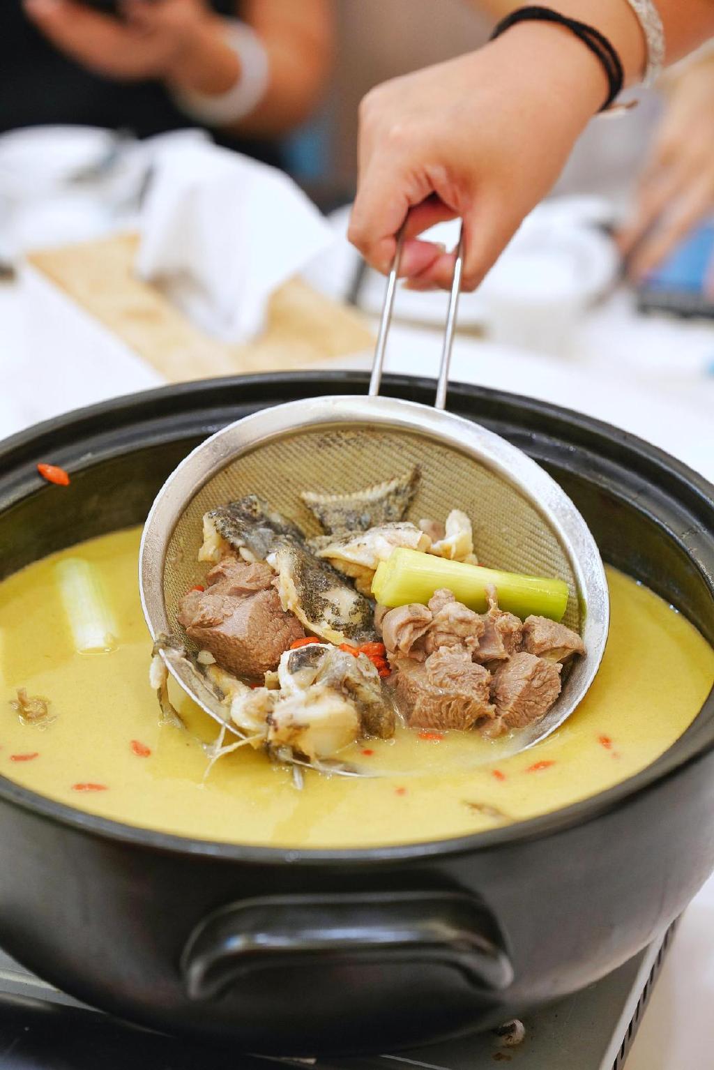 来厦门玩不要一个人去十里长堤,你可能会想谈恋爱也可能胖三斤休闲区蓝鸢梦想 - Www.slyday.coM 来厦门玩不要一个人去十里长堤,你可能会想谈恋爱也可能胖三斤休闲区蓝鸢梦想 - Www.slyday.coM