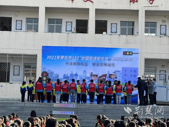 黄石开发区·铁山区：“全国交通安全日”端出安全文明“大餐”休闲区蓝鸢梦想 - Www.slyday.coM