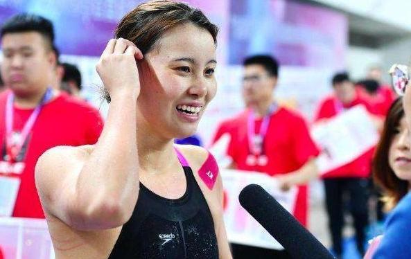 "泳坛女神"打破纪录却错失冠军,比赛时泳衣意外破裂,尴尬上岸|庞佳颖