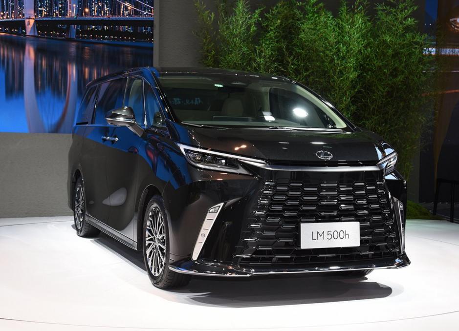 雷克萨斯lm属于mpv的价格天花板加价后至少要200多万