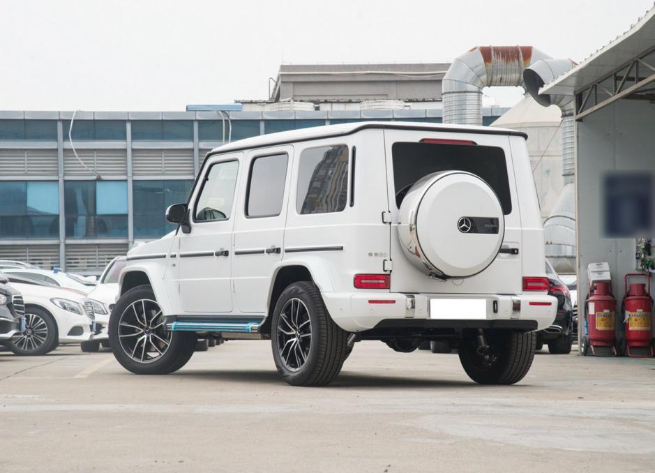 奔驰大g本性不改,200多万的价格,只能提供5.9秒破百的动力-新浪汽车