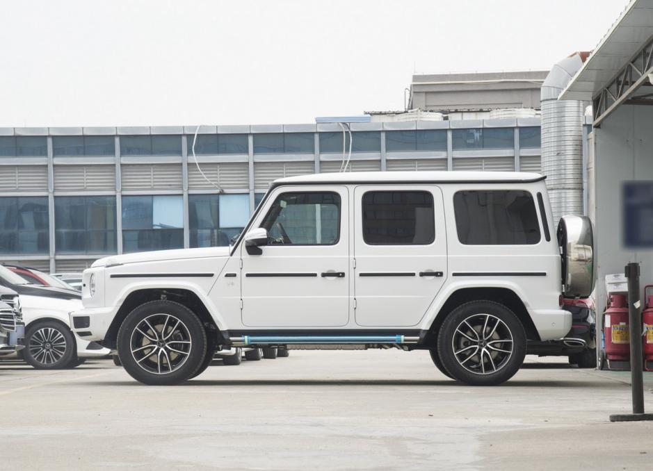 奔驰大g本性不改,200多万的价格,只能提供5.9秒破百的动力