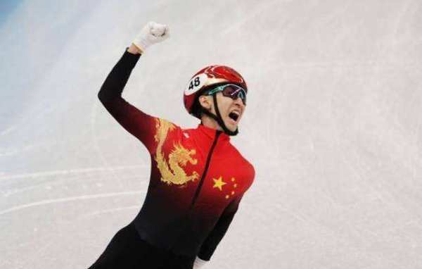 武大靖赛后哽咽：当我想放弃时，家人的鼓励和支持是我最大的动力休闲区蓝鸢梦想 - Www.slyday.coM