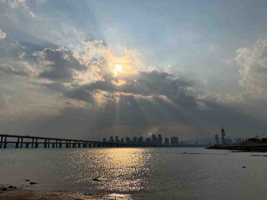 来厦门玩不要一个人去十里长堤,你可能会想谈恋爱也可能胖三斤休闲区蓝鸢梦想 - Www.slyday.coM 来厦门玩不要一个人去十里长堤,你可能会想谈恋爱也可能胖三斤休闲区蓝鸢梦想 - Www.slyday.coM