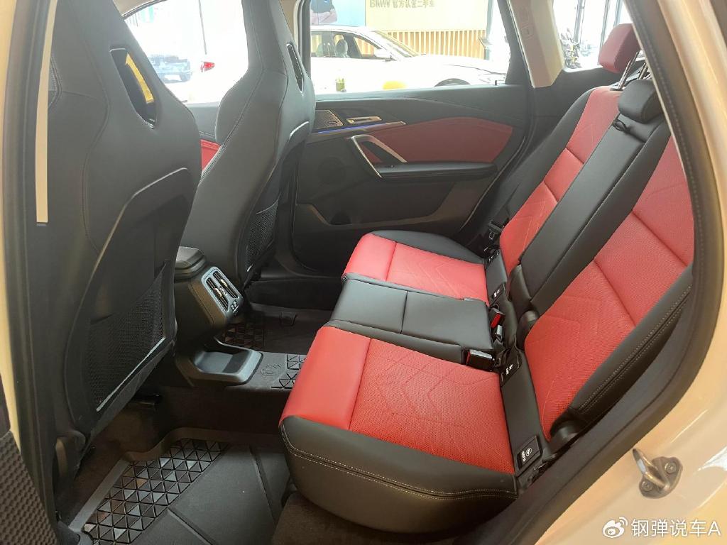 4s店实拍宝马x1后排空间接近中大型级别全景天幕车内通透亮堂