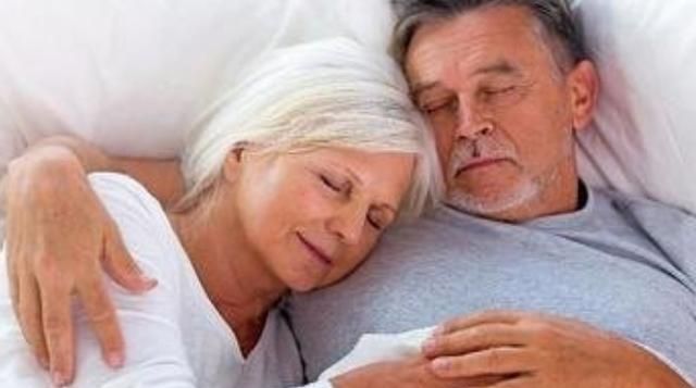 夫妻睡觉时,哪种睡姿最好?很多人想做了,别害羞,尝试一下吧休闲区蓝鸢梦想 - Www.slyday.coM