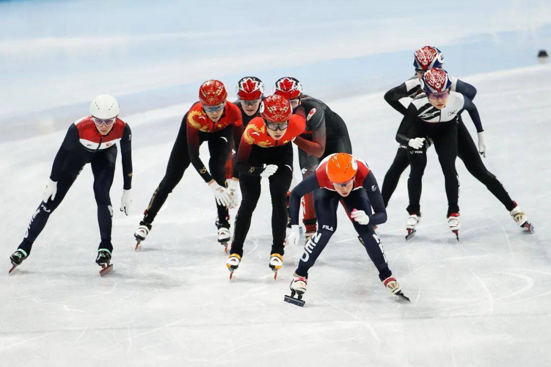 铜牌！范可新赛后亲吻冰面休闲区蓝鸢梦想 - Www.slyday.coM