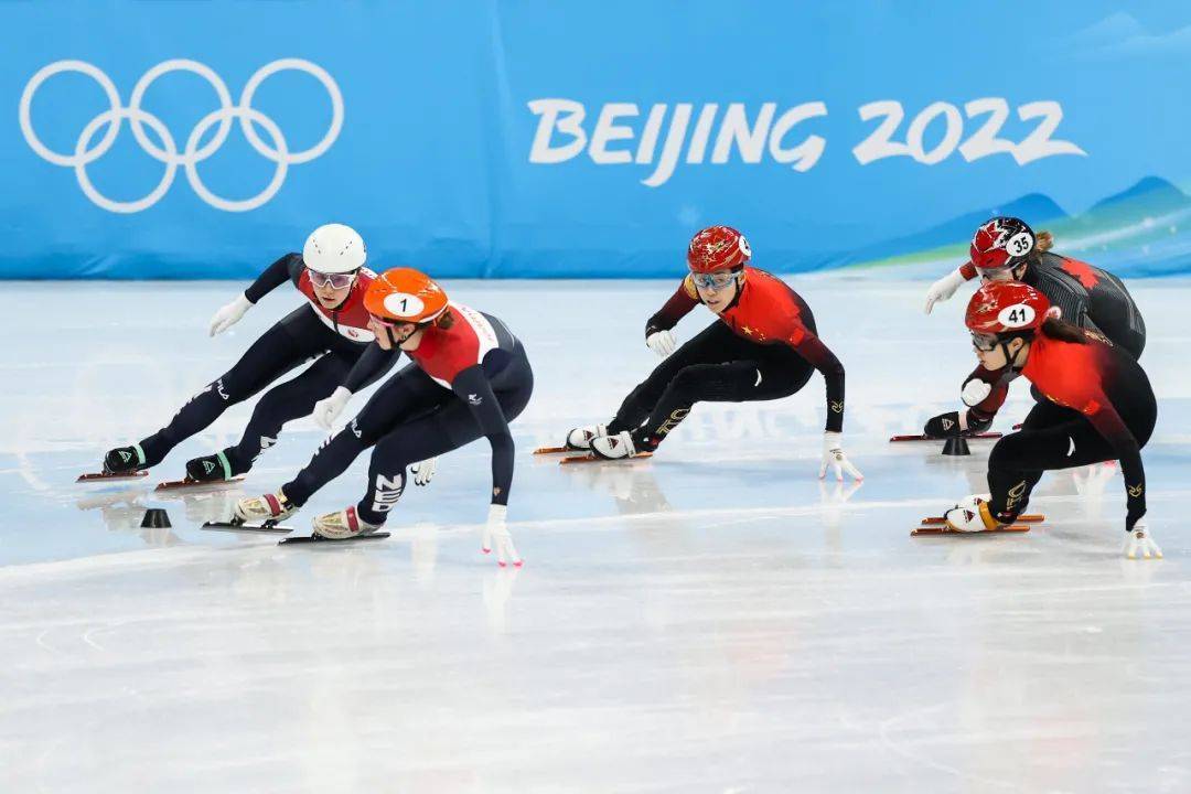 铜牌！范可新赛后亲吻冰面休闲区蓝鸢梦想 - Www.slyday.coM