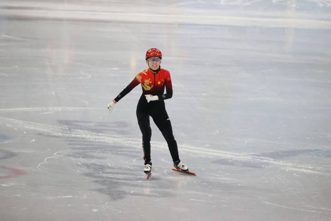 铜牌！范可新赛后亲吻冰面休闲区蓝鸢梦想 - Www.slyday.coM