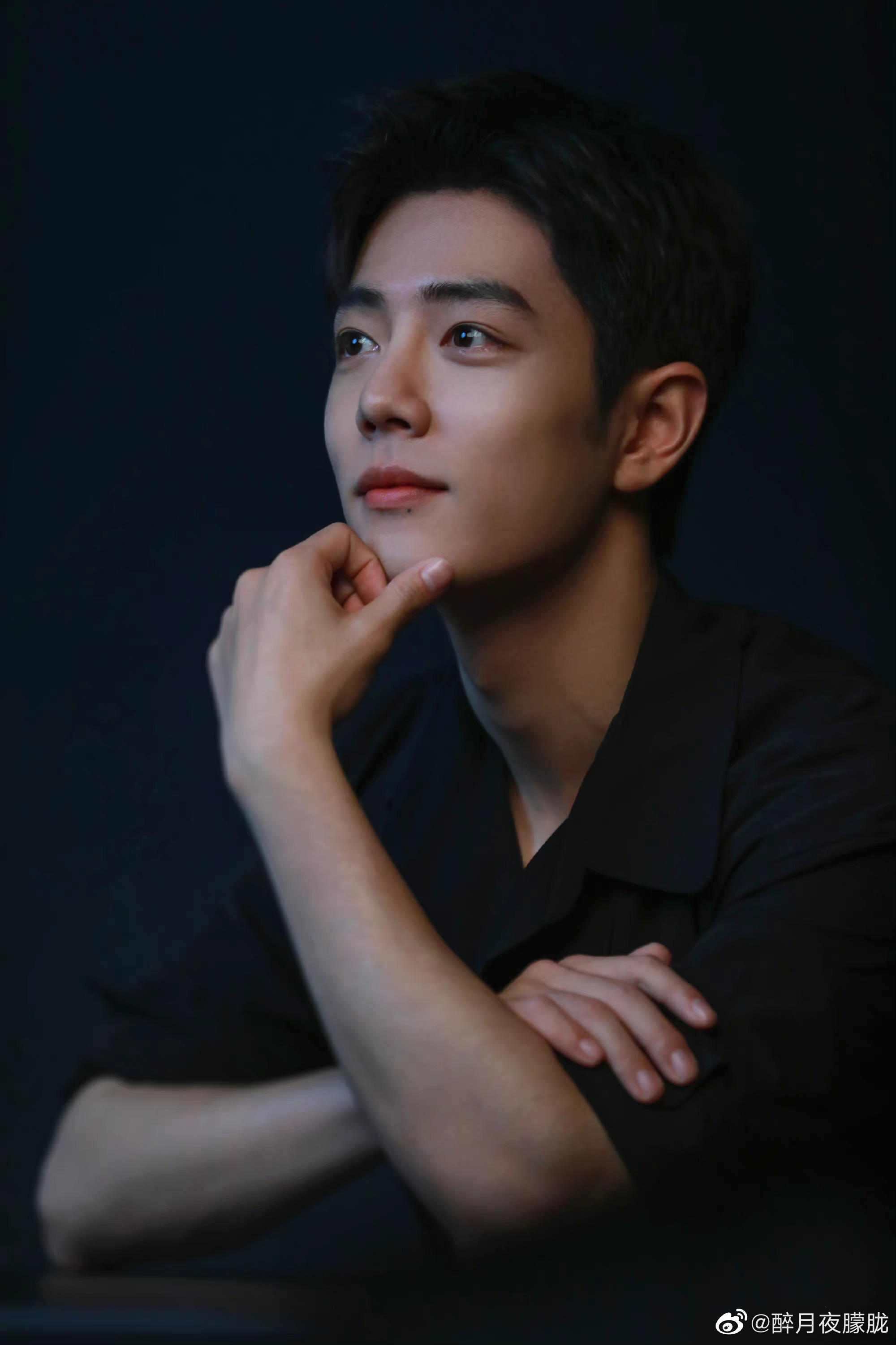 黑色西装,光影交错,绝世侧颜,绝美好梦……_高清图集_新浪网