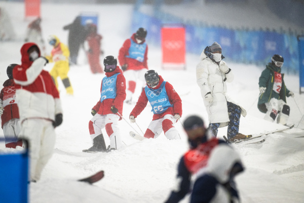 （北京冬奥会）自由式滑雪——雪上技巧在云顶开练休闲区蓝鸢梦想 - Www.slyday.coM