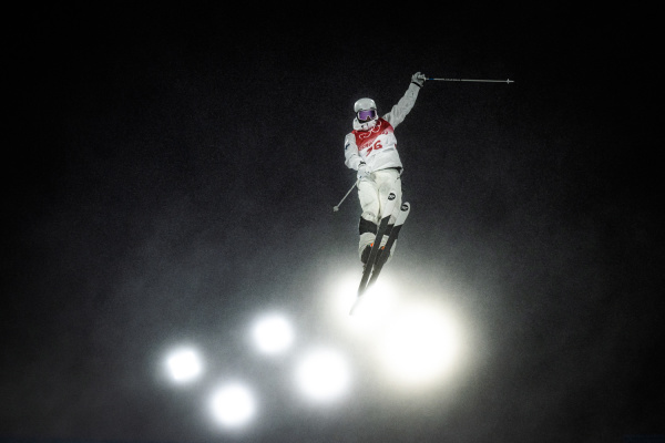 （北京冬奥会）自由式滑雪——雪上技巧在云顶开练休闲区蓝鸢梦想 - Www.slyday.coM