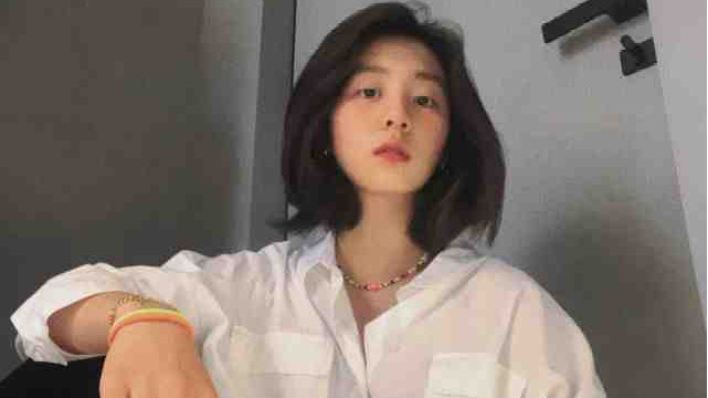 黄磊爱女分享白衬衫美照，16岁黄多多颜值超高，获赞最美星二代|黄多多|黄磊|星二代_新浪新闻