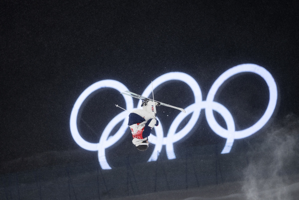 （北京冬奥会）自由式滑雪——雪上技巧在云顶开练休闲区蓝鸢梦想 - Www.slyday.coM