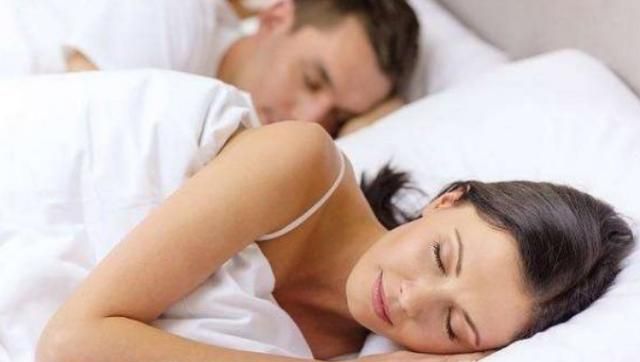 夫妻睡觉时,哪种睡姿最好?很多人想做了,别害羞,尝试一下吧休闲区蓝鸢梦想 - Www.slyday.coM