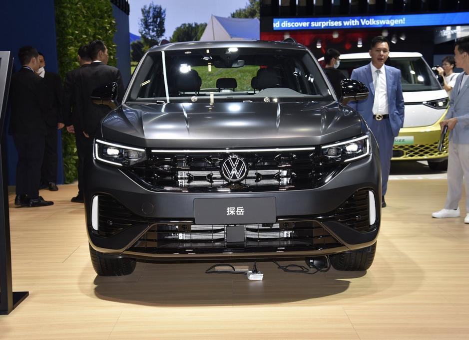 大众探岳换了个磨砂黑的配色就重新定价26万是不是有点高