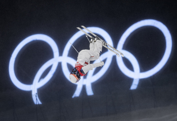 （北京冬奥会）自由式滑雪——雪上技巧在云顶开练休闲区蓝鸢梦想 - Www.slyday.coM