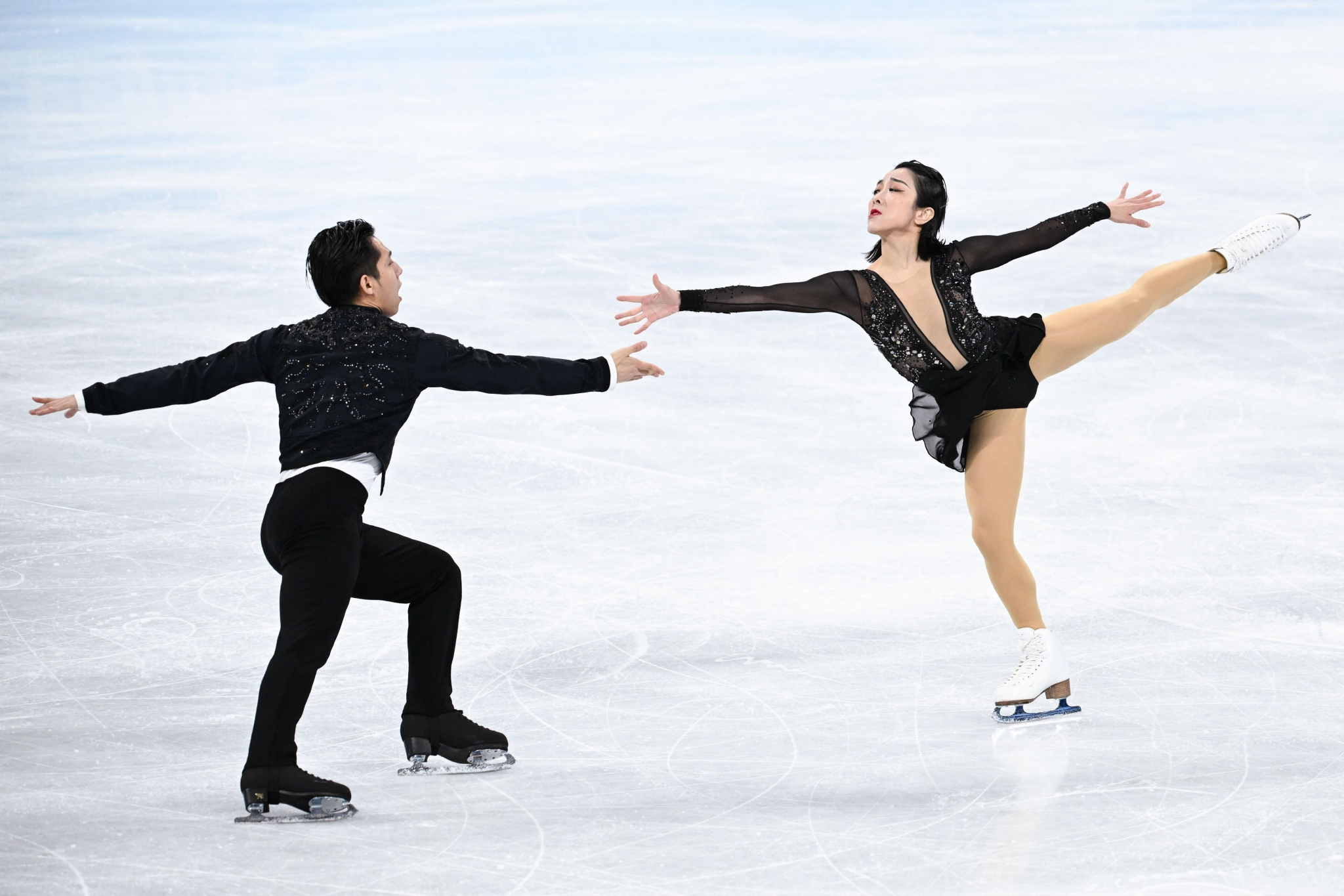 冬奥会19日看点葱桶组合花滑双人滑冲金中国雪车期待突破