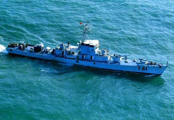 037型猎潜舰荣称黄水战列舰,三次齐射击沉千吨敌舰,创海战奇迹