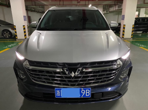 小伙花14万元买辆五菱凯捷,双拼色车身,朋友戏称"迈巴菱"-新浪汽车