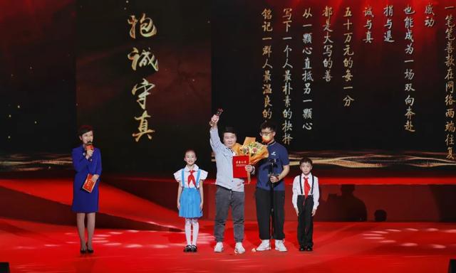 满满的感动！今晚，他们是海南最亮的星休闲区蓝鸢梦想 - Www.slyday.coM