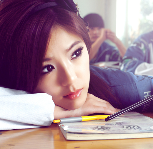 曾经红极一时的宅男女神,突然带来一部恐怖烂片