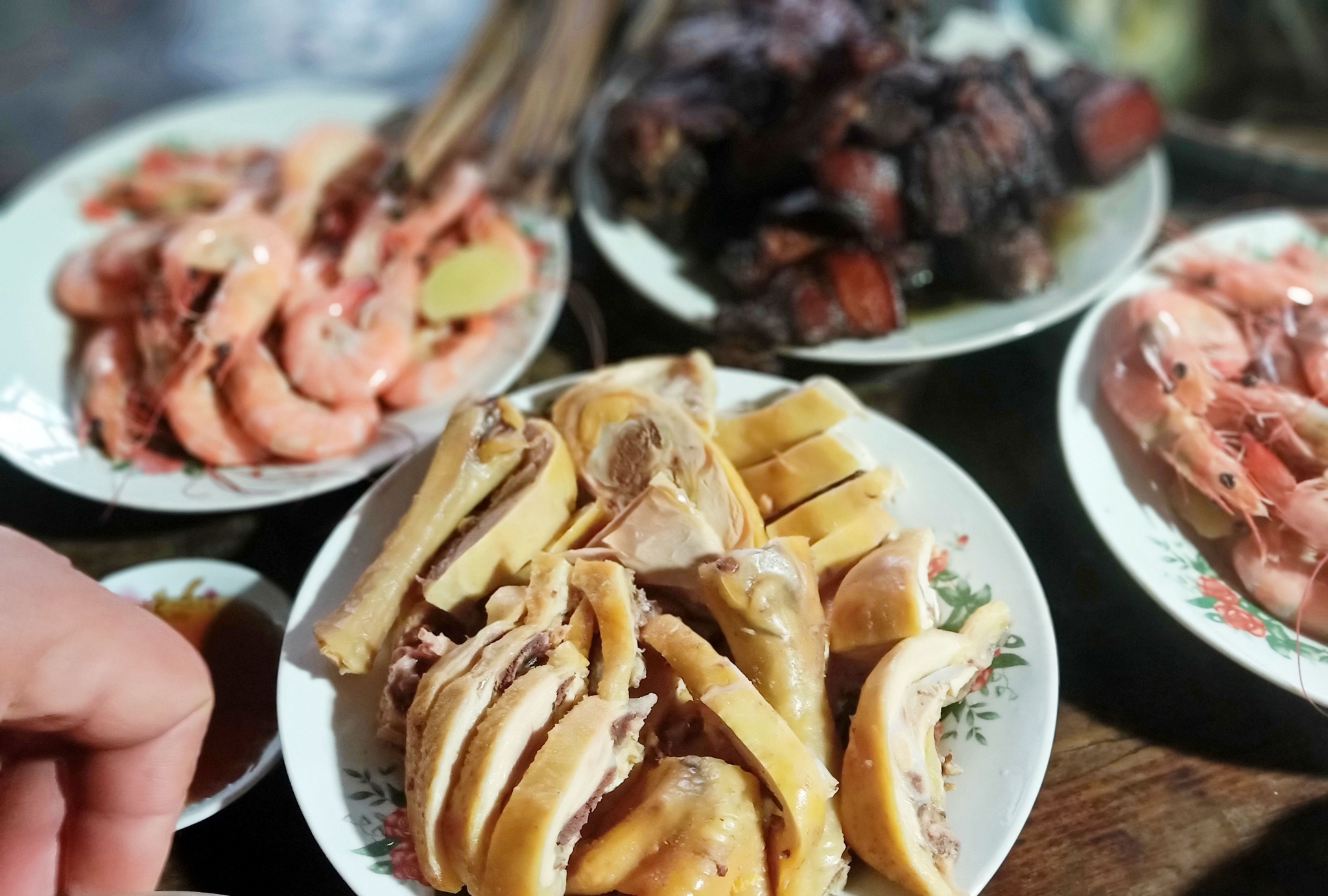 浙江山区乡下的年夜饭走红朋友圈网友还是农村有年味儿