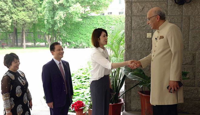 探使馆风情,品异国盛宴,享异域文化 海南卫视《大使家宴》7月24日热情开席|大使|家宴|驻华大使_新浪新闻