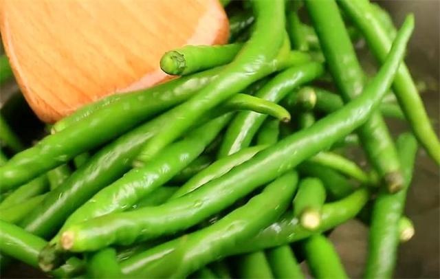 辣椒这样做太好吃了，一次秘制4斤，开胃又下饭，放一年都不坏休闲区蓝鸢梦想 - Www.slyday.coM