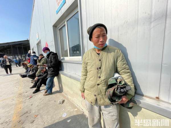 新闻周刊丨收入不稳定,在城市蜗居!他们是“靠活零工人”,生活虽不易,却有小幸福休闲区蓝鸢梦想 - Www.slyday.coM 新闻周刊丨收入不稳定,在城市蜗居!他们是“靠活零工人”,生活虽不易,却有小幸福休闲区蓝鸢梦想 - Www.slyday.coM