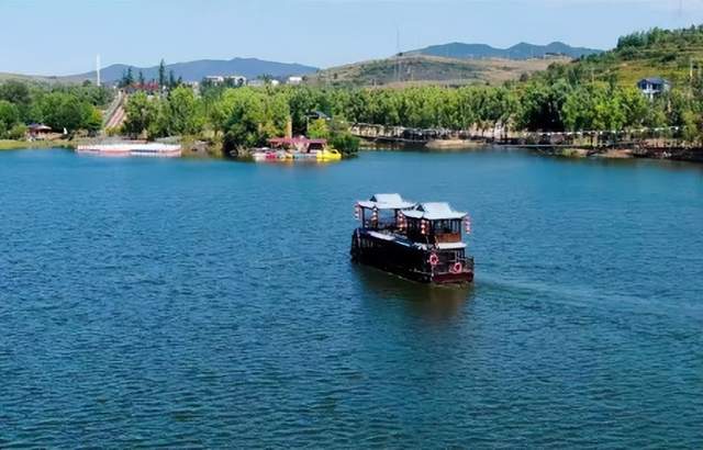 山西高平卧龙湾康养小镇暑期团建活动掀起旅游热潮