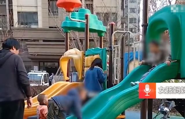 江苏苏州:4岁女孩玩滑梯被老人推搡,妈妈:曾5次喊话避让未理休闲区蓝鸢梦想 - Www.slyday.coM 江苏苏州:4岁女孩玩滑梯被老人推搡,妈妈:曾5次喊话避让未理休闲区蓝鸢梦想 - Www.slyday.coM