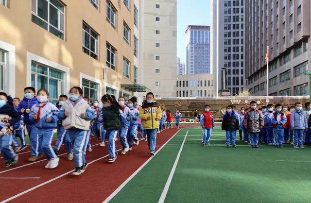 西宁市城西区学生复课首日见闻|学生|胜利路|西宁_新浪新闻