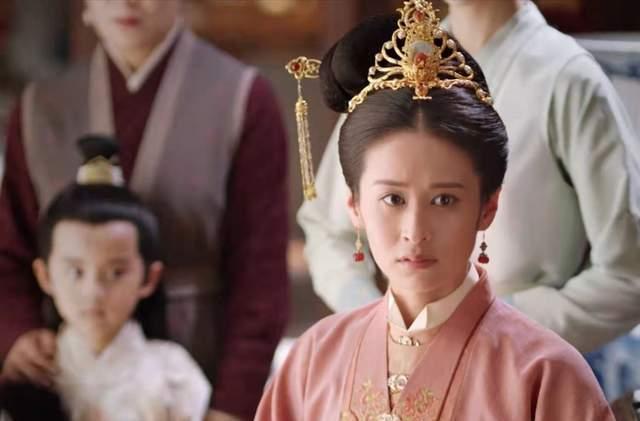 那么,作为永平侯大将军的徐令宜(钟汉良饰演),他在面对婚约时,也同样