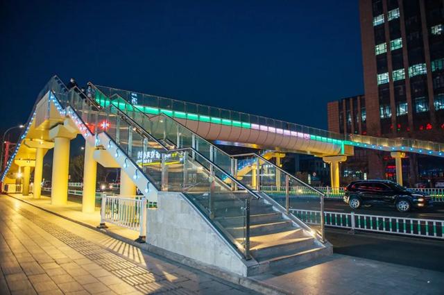 天桥夜景你见过吗颜值杠杠哒