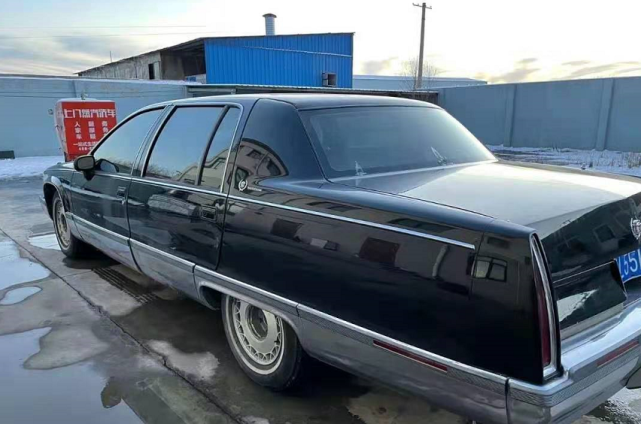 唐山大哥花6万买辆二手伍德,1995年入关,驾驶感受如同开船-新浪汽车