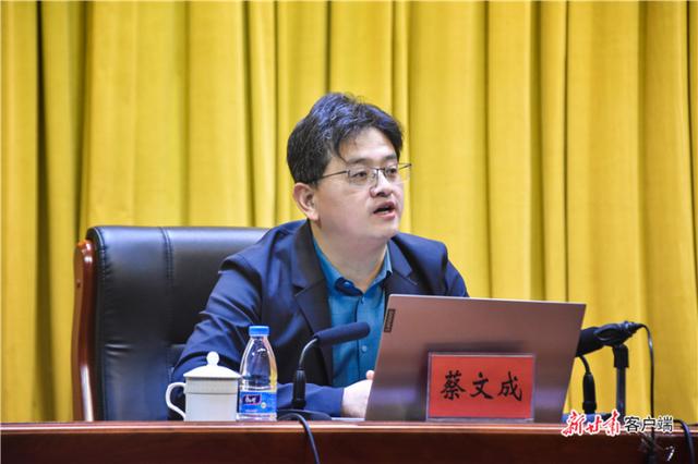 学习贯彻党的十九届六中全会精神省委宣讲团报告会在酒泉市举行休闲区蓝鸢梦想 - Www.slyday.coM