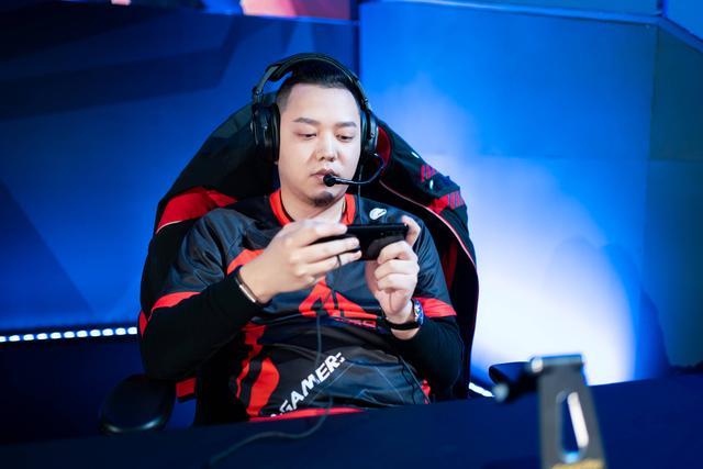 ag超玩会3:1战胜ts,六点六终于拿到mvp,玩家:我六哥太难了!