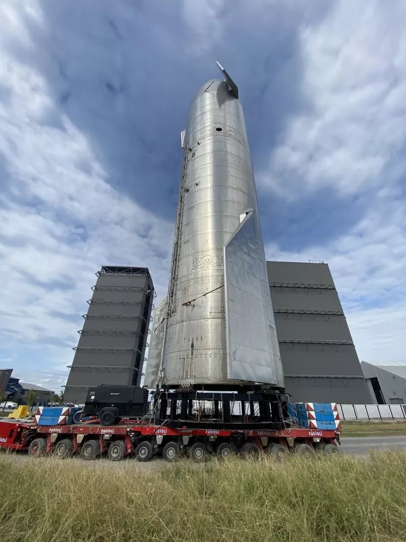 伊隆马斯克分享了星舰最新照片像科幻电影里一样酷炫粗犷