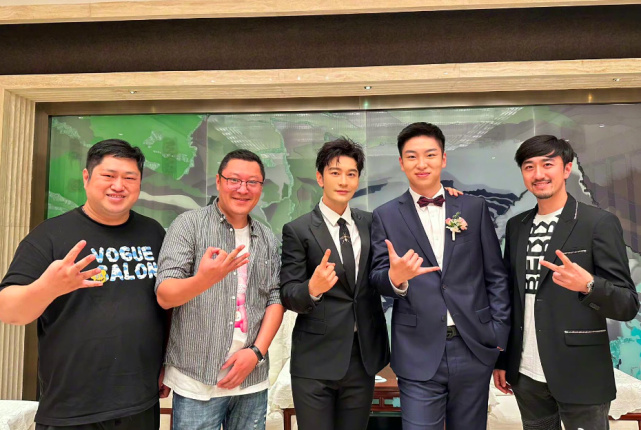 青岛最壕婚礼现场富丽堂皇,亲姑姑是黄晓明母亲,新娘气质似明星休闲区蓝鸢梦想 - Www.slyday.coM 青岛最壕婚礼现场富丽堂皇,亲姑姑是黄晓明母亲,新娘气质似明星休闲区蓝鸢梦想 - Www.slyday.coM