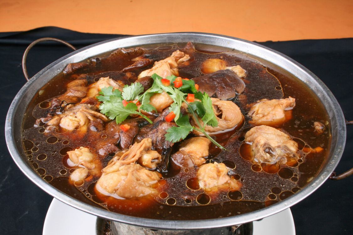 东北的菜量到底有多大?看了这一桌,才懂得在东北真的不能乱点菜休闲区蓝鸢梦想 - Www.slyday.coM 东北的菜量到底有多大?看了这一桌,才懂得在东北真的不能乱点菜休闲区蓝鸢梦想 - Www.slyday.coM